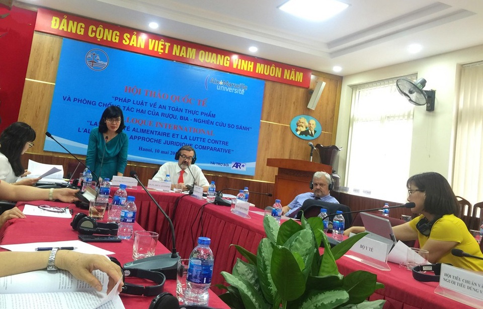 Khoa Luật - ĐH QGHN phối hợp với Pháp tổ chức hội thảo chống tác tại của rượu, bia - 1 Hội thảo có sự tham gia có nhiều chuyên gia, nhà khoa học, đại diện các cơ quan quản lý Nhà nước liên quan với những trao đổi thẳng thắn nhằm góp phần thiết thực tạo lập cơ sở lý luận và thực tiễn; đồng thời đưa ra những giải pháp mang tính khoa học hỗ trợ cơ quan, tổ chức hữu quan trong xây dựng hoàn thiện pháp luật hữu hiệu phòng chống tác hại của rượu bia.