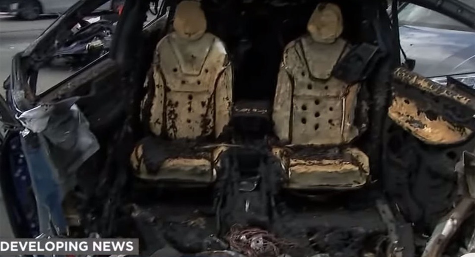 Nhiều ngày sau vụ tai nạn chết người, pin xe Tesla đánh lửa trở lại - 1 Nhiều ngày sau vụ tai nạn chết người, pin xe Tesla đánh lửa trở lại - 1