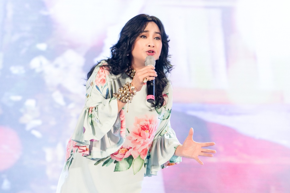 Thanh Lam, Ngọc Anh “đội mưa” hát khai trương phố đi bộ Trịnh Công Sơn - 2 Thanh Lam, Ngọc Anh “đội mưa” hát khai trương phố đi bộ Trịnh Công Sơn - 2