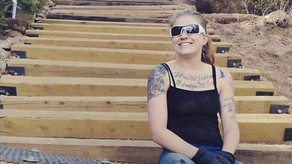 Vẻ rạng ngời và sự lạc quan của cô gái trẻ