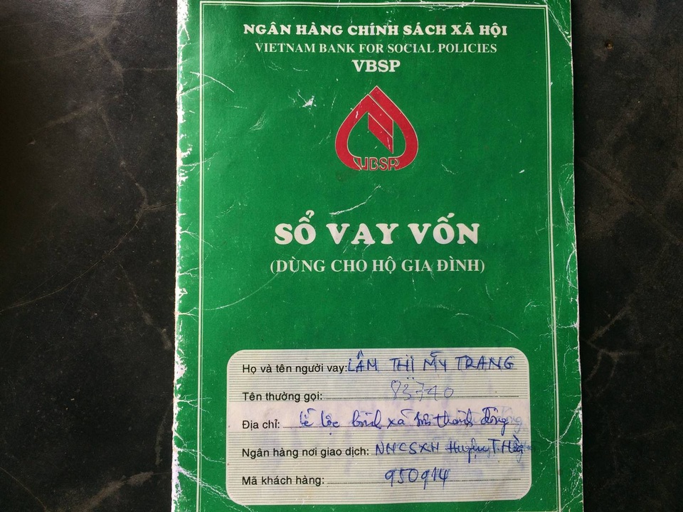 "Hàng ngày, tôi phải dùng đỉa hút máu chính mình cho... đỡ đau !" - 10 Sổ vay nợ 30 triệu của ngân hàng