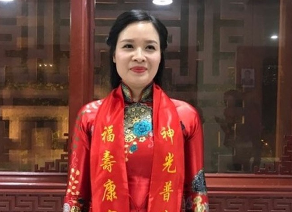 Bà Đàm Lan, Giám đốc sản xuất phim Mẹ Việt - Tín ngưỡng thờ Mẫu của người Việt chia sẻ về quá trình thực hiện bộ phim tại buổi ra mắt.