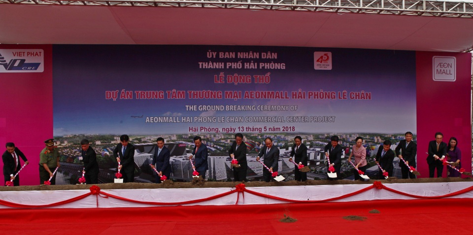 Thủ tướng yêu cầu đề ra mức phí quốc lộ 5 phù hợp với thực tế đời sống - 3 Thủ tướng Nguyễn Xuân Phúc dự lễ động thổ dự án “Trung tâm thương mại AEONMALL Hải Phòng Lê Chân” (ảnh CTV)