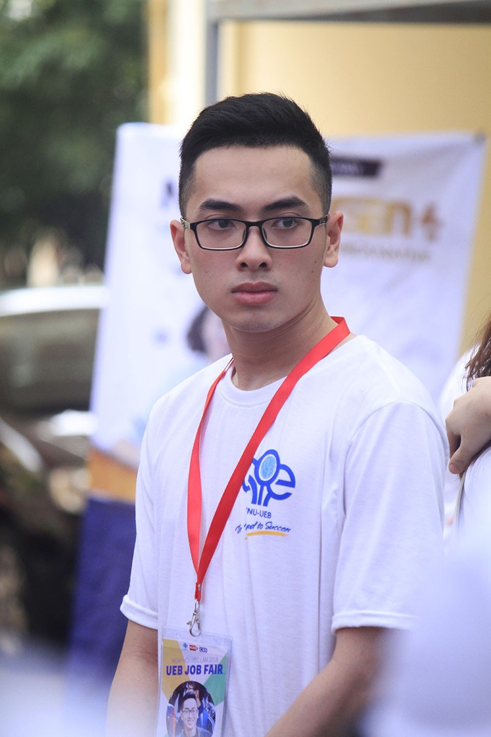 Những gương mặt sinh viên tươi tắn của ĐH Kinh tế trong Ngày hội việc làm - 5 Đây cũng là cơ hội nhà trường mang tới cho các doanh nghiệp để tiếp cận trực tiếp được với lực lượng lao động trẻ, được đào tạo bài bản, có nhiệt huyết cống hiến và sáng tạo.