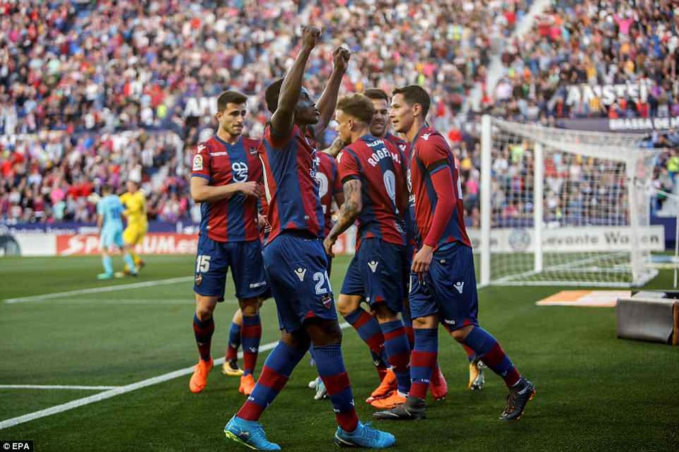 Thua Levante 4-5, Barcelona đứt mạch bất bại ở La Liga - 3
Levante giành chiến thắng với tỷ số điên rồ trước nhà vô địch La Liga