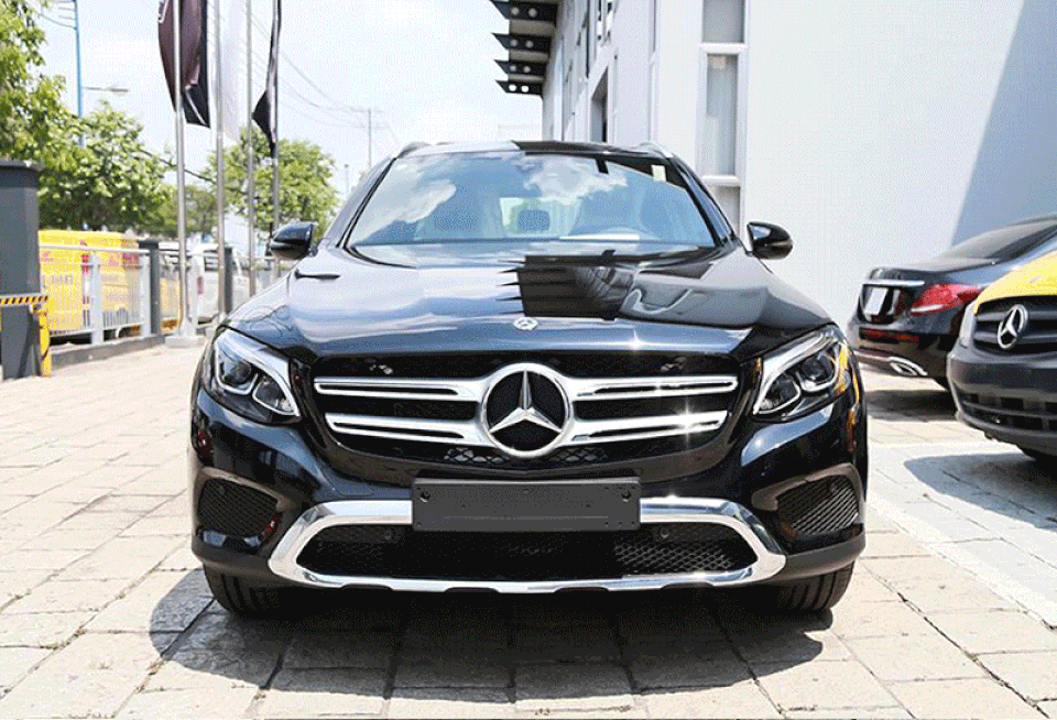 Mercedes-Benz sẽ lắp ráp GLC 200 tại Việt Nam - 1
Dự kiến ra mắt vào cuối tháng 5, Mercedes-Benz GLC 200 không có nhiều khác biệt so với các phiên bản cao cấp hơn.