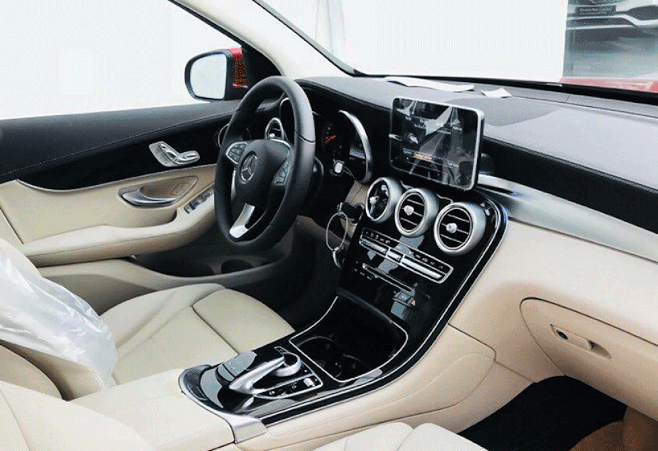 Mercedes-Benz sẽ lắp ráp GLC 200 tại Việt Nam - 2 GLC 200 ra đời sẽ bù vào khoảng trống giá bán giữa GLA và GLC 250