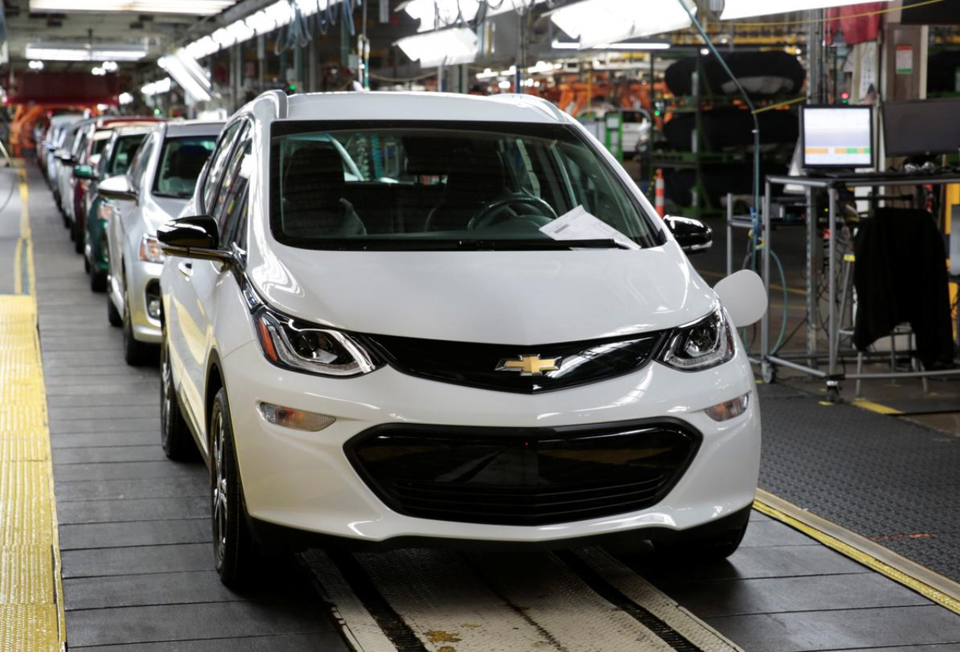 Ô tô sẽ rẻ và nhẹ hơn nhờ công nghệ in 3D? - 1
Một chiếc Chevrolet Bolt EV trên dây chuyền lắp ráp tại nhà máy Orion của GM ở Michigan, Mỹ, hôm 19/3/2018 (Ảnh: Reuters)