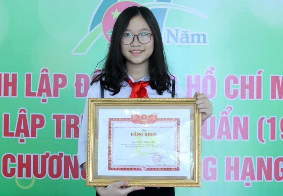 Liên đội trưởng tiêu biểu Thủ đô: Tự giác, biết quán xuyến công việc và tự tin trước đám đông - 1 Em Đỗ Nhật Mai 8A5 trường THCS Tây Sơn (Quận Hai Bà Trưng, Hà Nội) là 1 trong 60 Liên đội trưởng tiêu biểu Thủ đô năm học 2017 - 2018