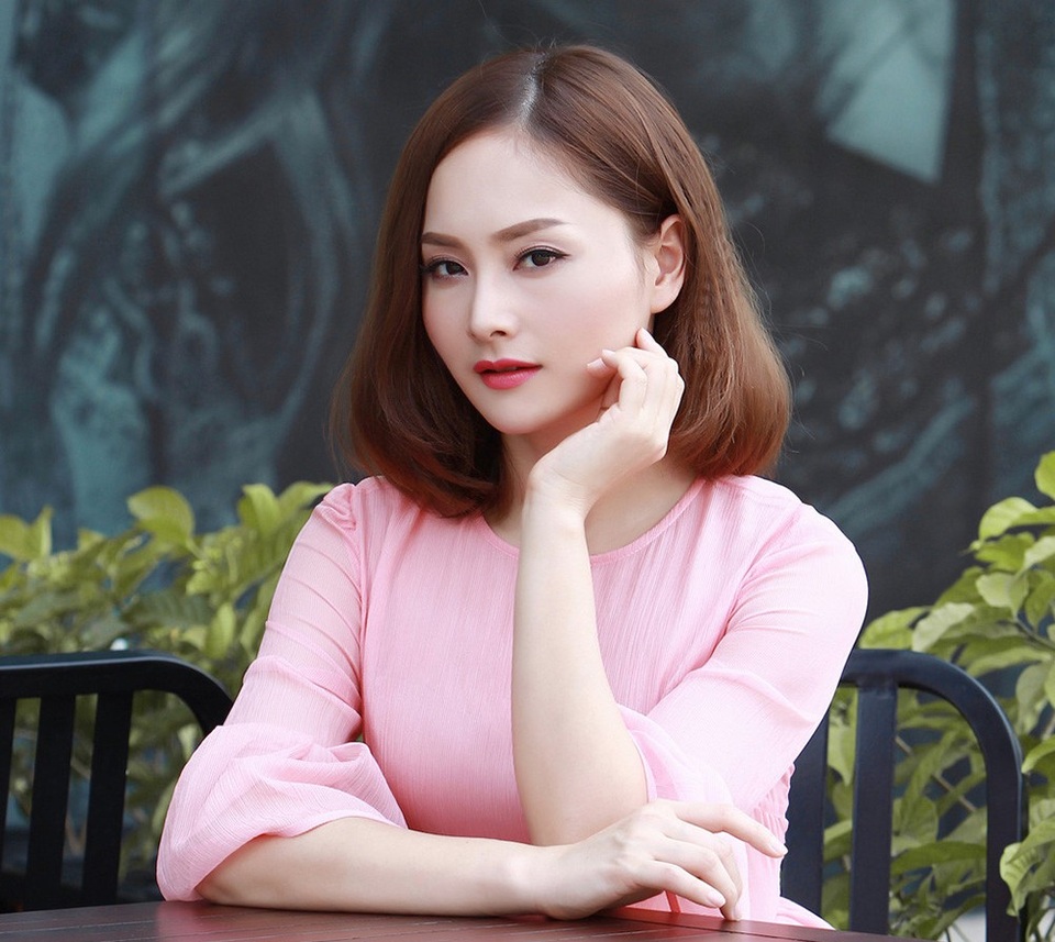 Nghệ sĩ lên tiếng: Phạm Anh Khoa đừng bao biện mà “nói càn”, xúc phạm đồng nghiệp - 4 Diễn viên Lan Hương khẳng định hành động vỗ mông hay suồng sã của những nam đồng nghiệp là thiếu tôn trọng đồng nghiệp nữ cần phải được lên án. Không ai chấp nhận đây là chuyện bình thường.