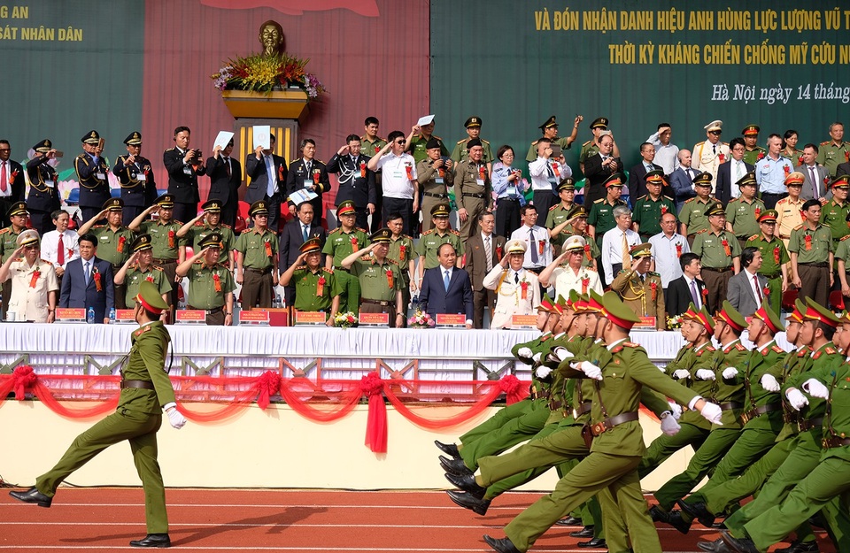 Thủ tướng: Đưa Học viện Cảnh sát nhân dân thành Trung tâm đào tạo đẳng cấp quốc tế - 4
Thủ tướng: “Hãy nỗ lực phấn đấu để nhân dân dành trọn niềm tin yêu đối với người chiến sĩ công an”.