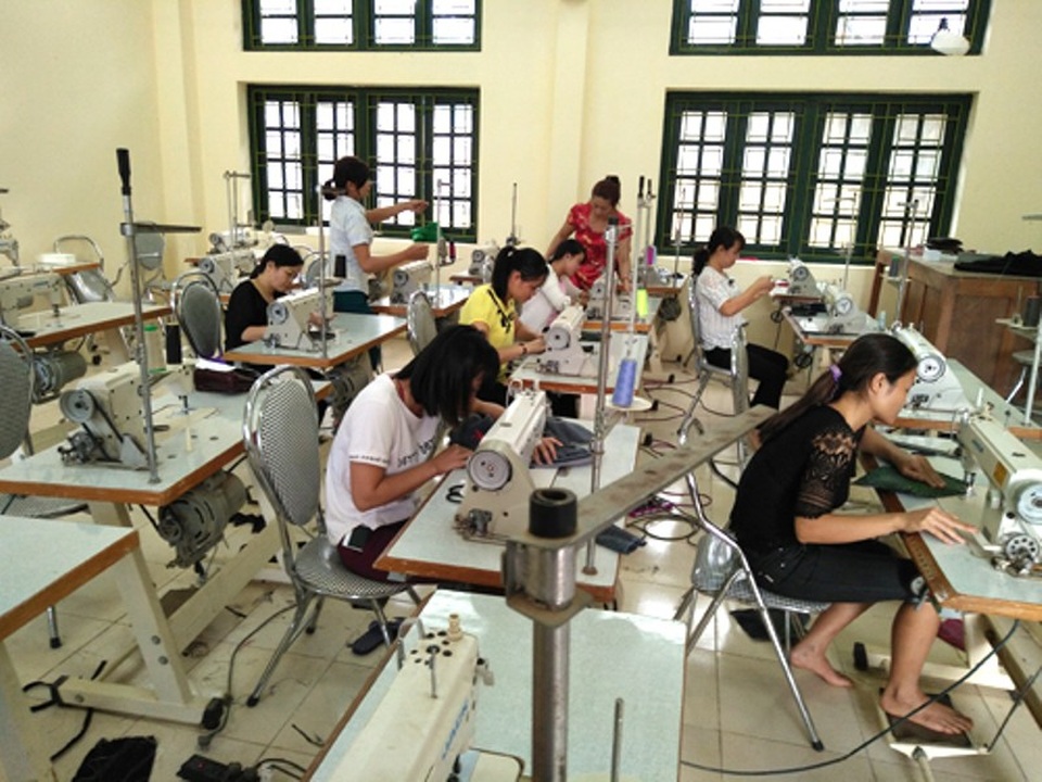 Thanh Hóa: Vẫn còn “đánh trống ghi tên” trong đào tạo nghề - 2
Nghề may sau khi ra trường phát huy hiệu quả nhưng nơi đào tạo thiếu cơ sở vật chất phục vụ học viên.