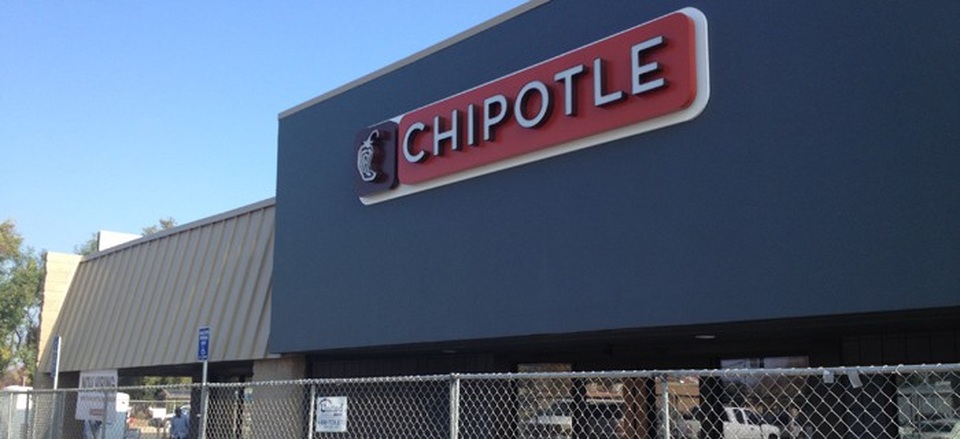 Được bồi thường gần 182 tỷ đồng vì bị đuổi việc oan - 1 Nhà hàng Chipotle tại Fresno, California, nơi Ortiz bị đổ oan tội ăn cắp tiền và bị đuổi việc. (Nguồn: Business Street Onlines)