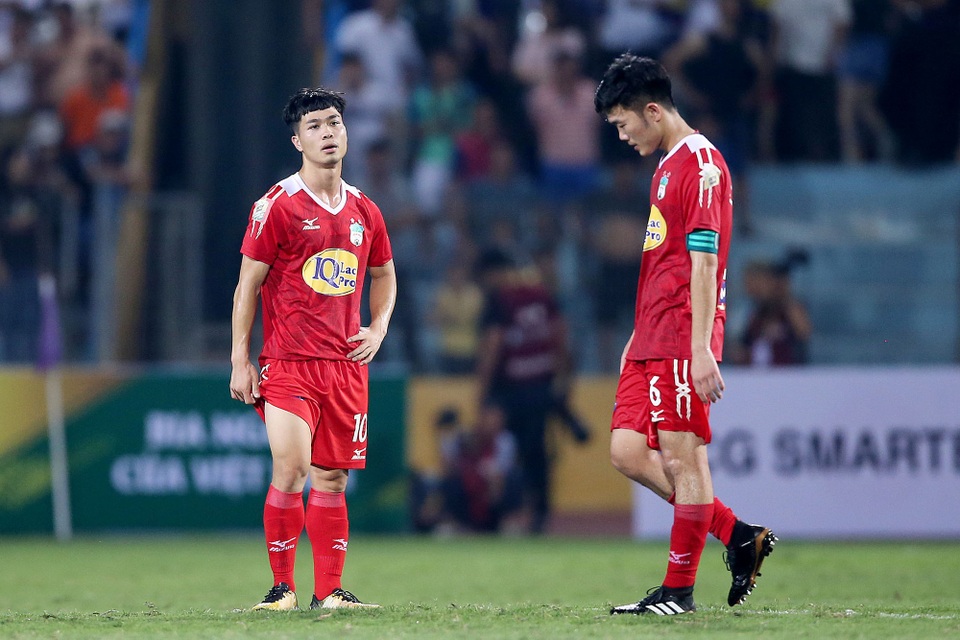 HLV Dương Minh Ninh: “HA Gia Lai sẽ vượt qua nỗi buồn thua Hà Nội” - 2
Nỗi buồn của Xuân Trường và Công Phượng - Ảnh: Gia Hưng