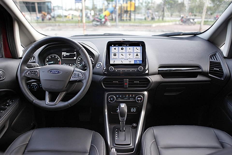 Ford Ecosport - Những đổi thay đáng giá - 7 Một điều đáng tiếc là Ford Ecosport mới không có hệ thống điều khiển hành trình, cho dù phiên bản cao cấp nhất vẫn có cửa sổ trời.