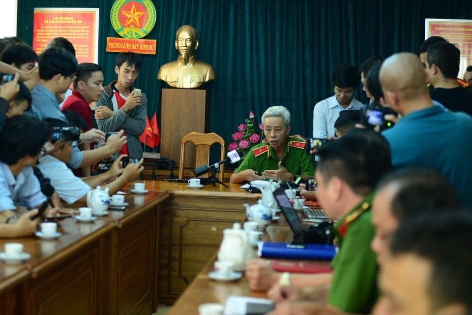 Nhóm trộm đâm thương vong 5 hiệp sĩ trong khoảng 13 giây - 1 Thiếu tướng Phan Anh Minh - Phó giám đốc Công an TPHCM chủ trì buổi họp báo