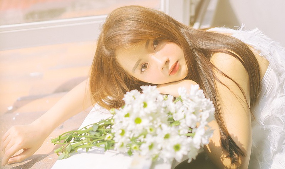 Hương Lê - Từ "hot girl ảnh thẻ" tới diễn viên phim online nửa triệu lượt theo dõi - 1 Lê Lý Lan Hương sinh năm 1994, là một cô gái đến từ TP.HCM. Cô được công chúng biết tới từ năm 2013 nhờ bức ảnh thẻ xinh đẹp. Từ đó, các fans hay gọi Hương là hot girl ảnh thẻ.