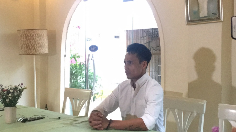 Phạm Anh Khoa khóc, cúi đầu xin lỗi Phạm Lịch và các bên liên quan - 2 Trong trạng thái khá căng thẳng, Phạm Anh Khoa đã gửi lời xin lỗi đến khá nhiều người