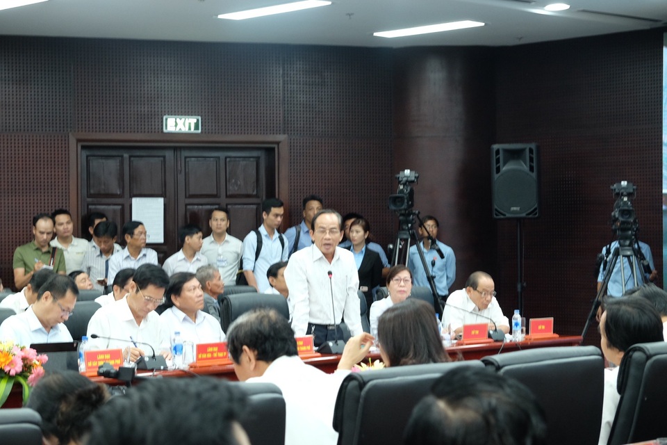 Cử tri Đà Nẵng "nóng" vì ô nhiễm môi trường - 3 Cử tri Phạm Bá An (phường Hoà Hiệp Bắc, quận Liên Chiểu): Bao giờ thành phố giải quyết dứt điểm ô nhiễm môi trường, ảnh hưởng cuộc sống người dân ở gần khu công nghiệp?
