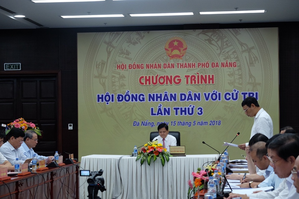 Cử tri Đà Nẵng "nóng" vì ô nhiễm môi trường - 1 Chương trình Hội đồng nhân dân TP Đà Nẵng với cử tri vừa diễn ra sáng 15/5 do ông Nguyễn Nho Trung - Phó Chủ tịch HĐND thành phố chủ trì