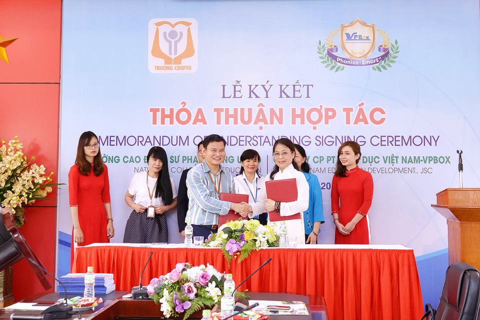 Trường CĐ Sư phạm Trung ương đầu tư nâng cao trình độ ngoại ngữ cho sinh viên - 1
Lễ ký kết