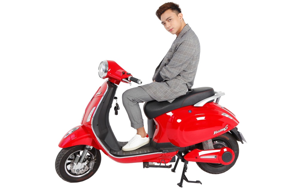 Cùng Soobin Hoàng Sơn trải nghiệm xe điện Dk Roma S - 1 Soobin Hoàng Sơn – Đại sứ thương hiệu của Dkbike