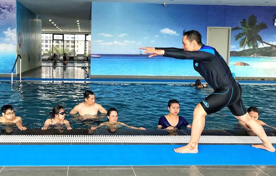 Chuyện dưới hồ bơi khiến nhiều người giật mình - 3 HLV Huy Mạnh và cả Hoài Nam đều thừa nhận rằng trong những chuyện ồn ào ở bể bơi có cả chuyện đánh ghen.