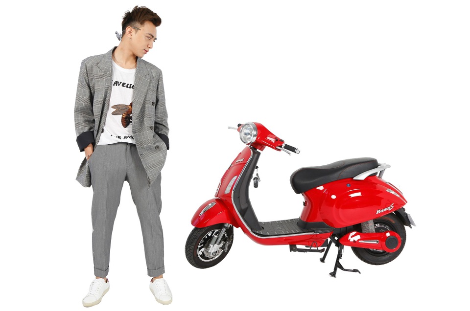 Cùng Soobin Hoàng Sơn trải nghiệm xe điện Dk Roma S - 2 Thiết kế tuyệt đẹp trên phiên bản Rom S