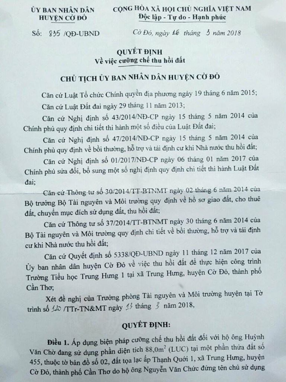 Huyện Cờ Đỏ thu hồi nhiều quyết định cưỡng chế đất sai - 2 Quyết định cưỡng chế thu hồi đất được UBND huyện Cờ Đỏ ra trước đó được cho là còn hạn chế, sai sót.