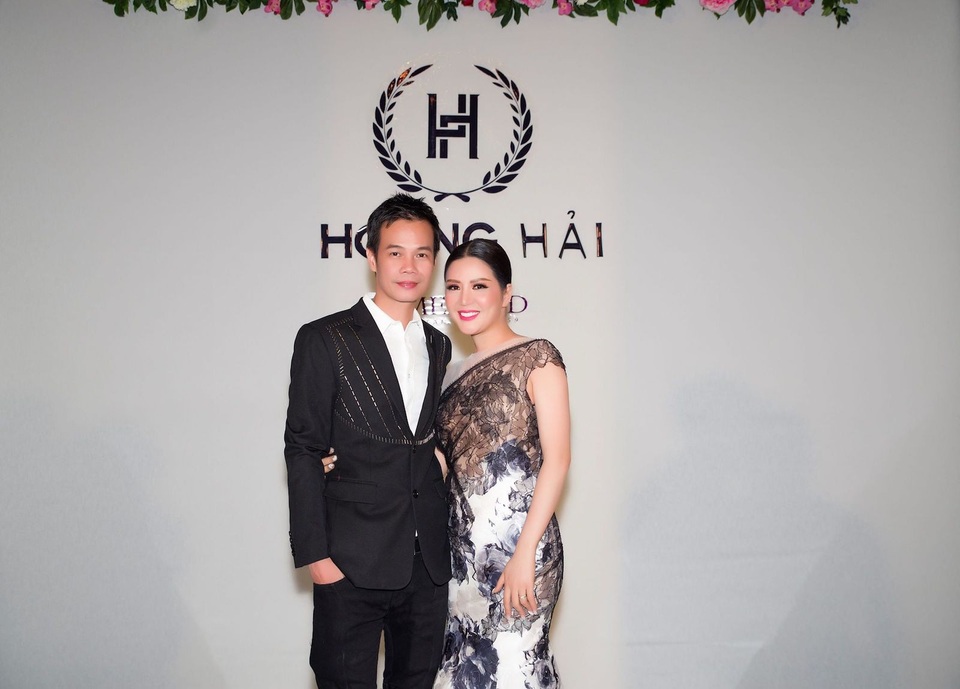 "Bông sen Việt" Đinh Hiền Anh ngọt ngào hát Đêm ả đào tại Cannes - 3 "Bông sen Việt" Đinh Hiền Anh ngọt ngào hát Đêm ả đào tại Cannes - 3