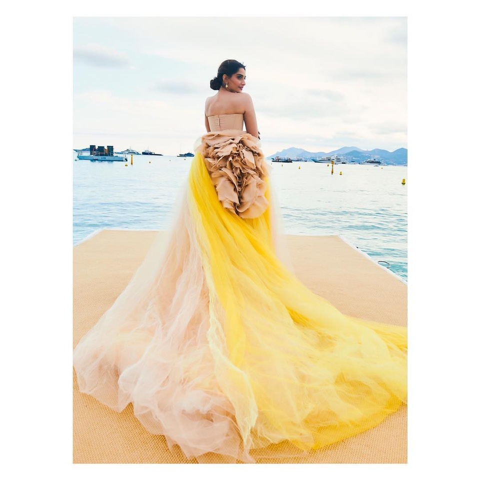 Minh tinh Ấn Độ rạng ngời tại Cannes - 1
Sonam Kapoor đẹp như mộng trong sự kiện tại Cannes ngày 16/5 vừa qua