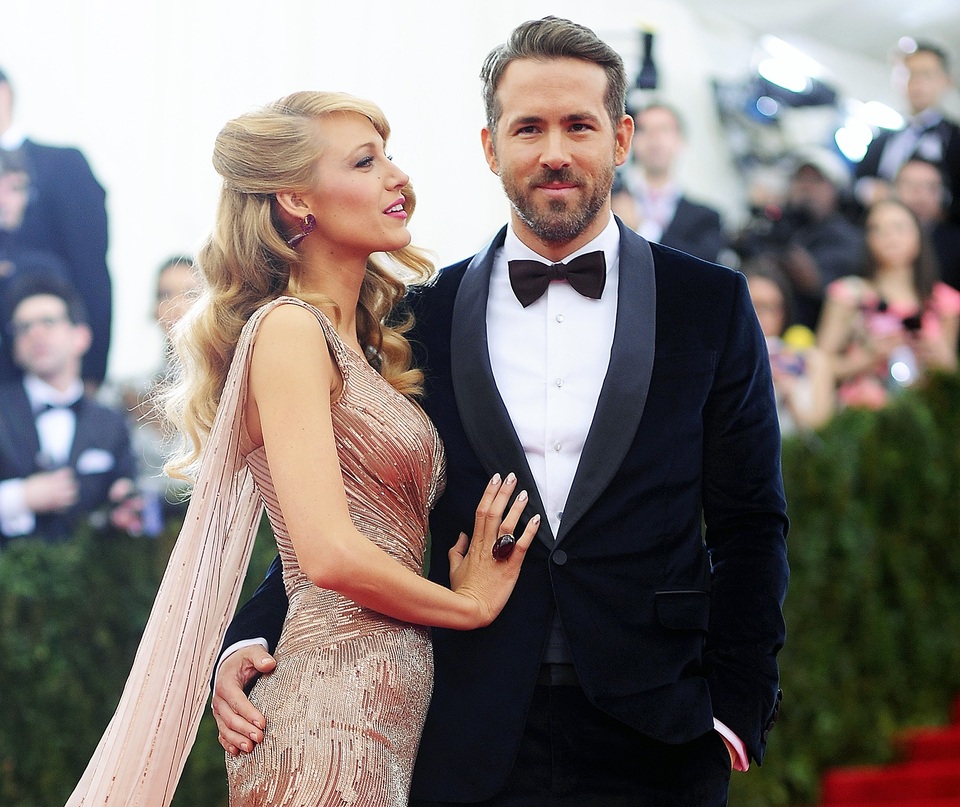 Tài tử điển trai nhất Hollywood tiết lộ điểm yếu bất ngờ - 3 Tài tử Ryan Reynolds (41 tuổi) và vợ - nữ diễn viên Blake Lively (30 tuổi)