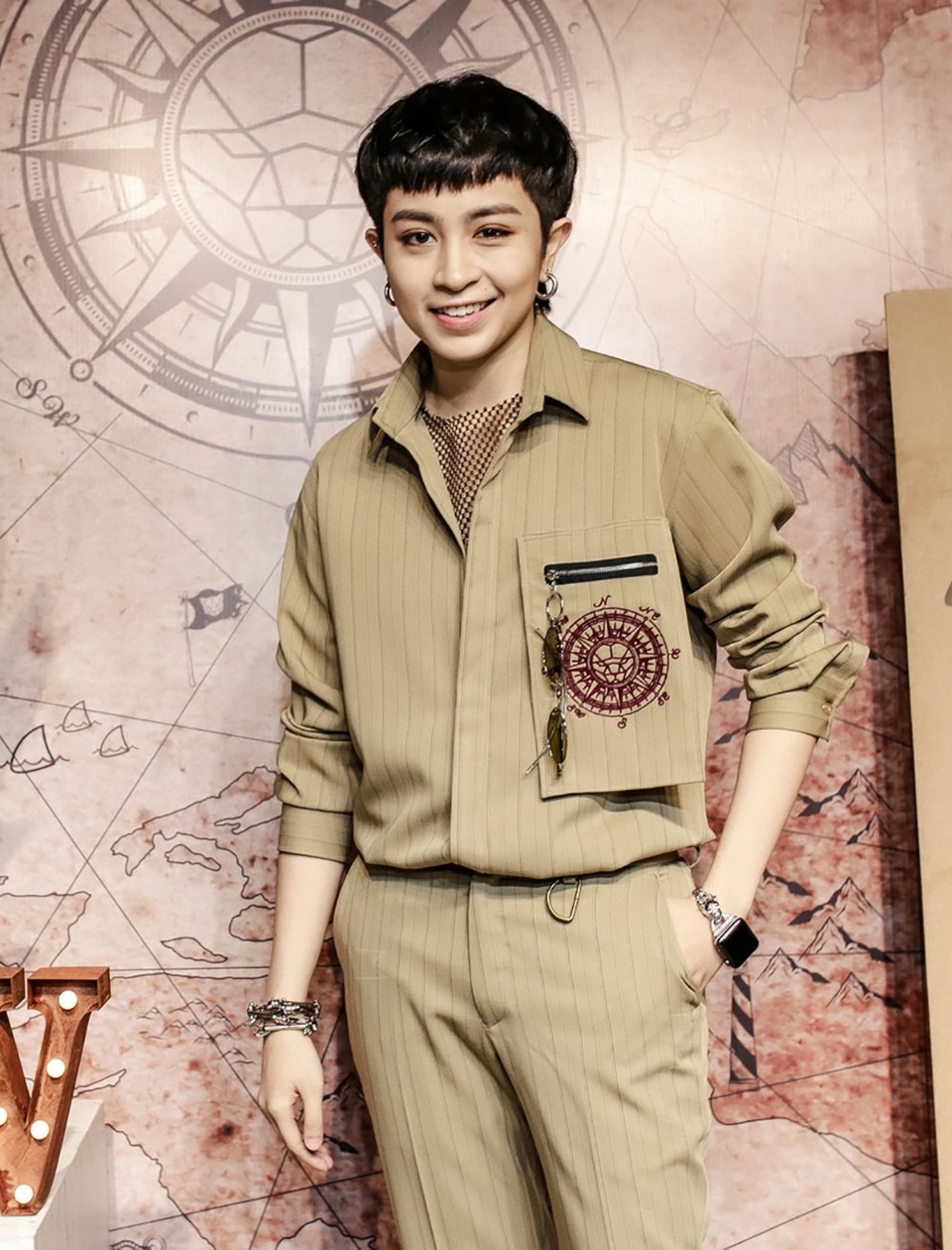 Trong đó, Gil Lê khiến mọi người xuýt xoa vì hình ảnh cá tính đầy thu hút.