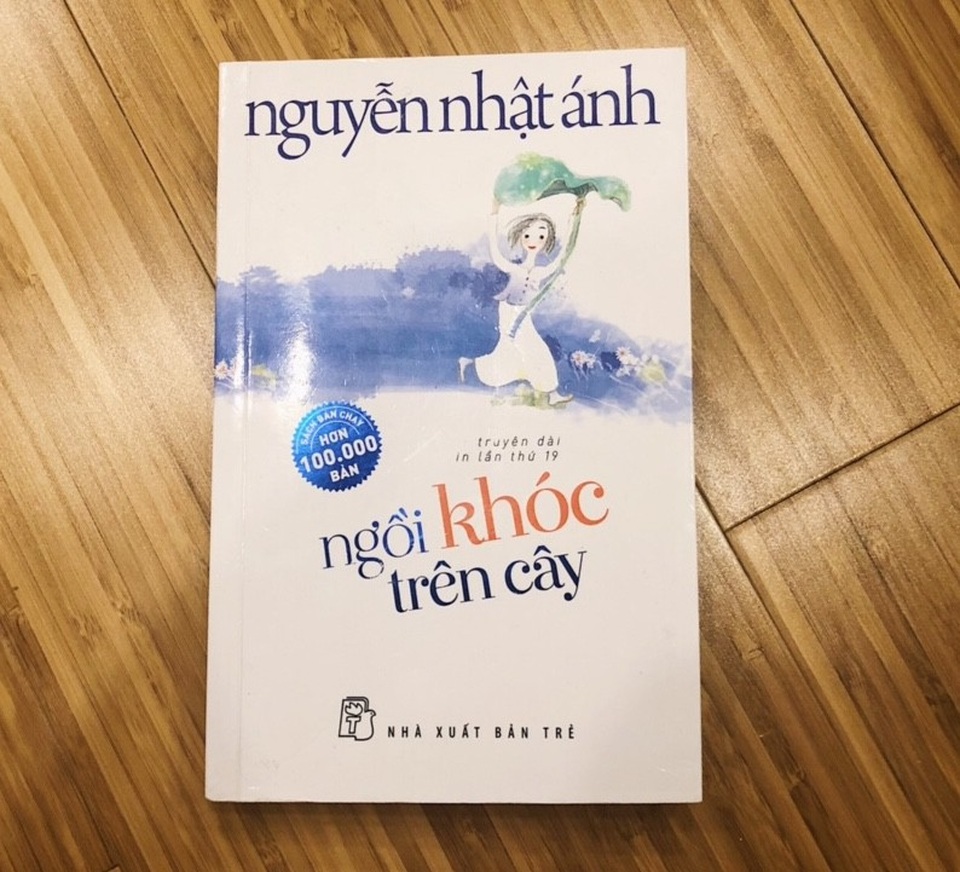 Truyện dài của Nguyễn Nhật Ánh lại được chuyển thể thành phim - 2 Tác phẩm “Ngồi khóc trên cây” của nhà văn Nguyễn Nhật Ánh đã bán ra trên 100.000 bản in kể từ thời điểm phát hành giữa năm 2013.