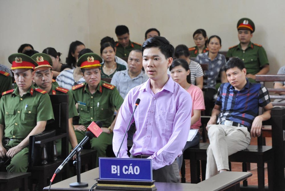 Xét xử vụ chạy thận tử vong: Nhân chứng thay đổi lời khai có lợi cho Hoàng Công Lương - 1
Bị cáo Hoàng Công Lương tại tòa.