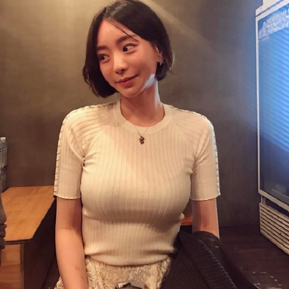 Sao bị tố cưỡng dẫm xứ Hàn và bạn gái giàu có đã chia tay - 3
Hwang Ha Na là con gái của một gia đình giàu có.