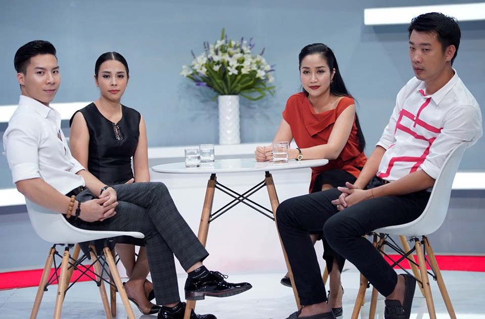 Hari Won “tố” Trấn Thành và Quốc Nghiệp rất thích "chơi búp bê" - 5 Các cô vợ thi nhau kể xấu chồng trên sóng truyền hình mang đến nhiều tiếng cười thú vị cho khán giả