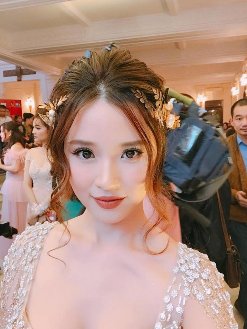 Muôn trò “tinh quái” của Hà Hồ, Thu Minh và loạt mỹ nhân chứng minh... không nâng mũi - 10 Midu của hiện tại ngày càng xinh đẹp và đằm thắm hơn sau những biến cố. Cũng chính vì điều đó mà công chúng đặt dấu hỏi liệu cô có cậy nhờ thẩm mỹ để nâng cấp nhan sắc không?