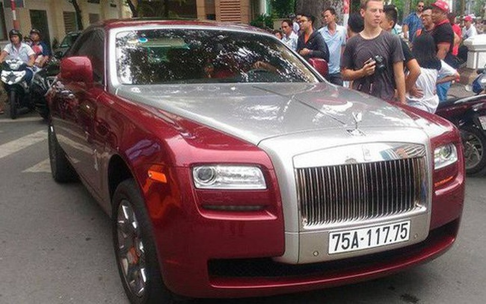 Đại gia Huế chơi Rolls-Royce Ghost biển ngũ quý 1 hơn 11 tỷ đồng - 1
Chiếc Rolls-Royce Ghost Series I này từng đeo biển ngũ quý 1, được rao bán với giá 11,5 tỷ đồng đã tìm được chủ nhân mới.