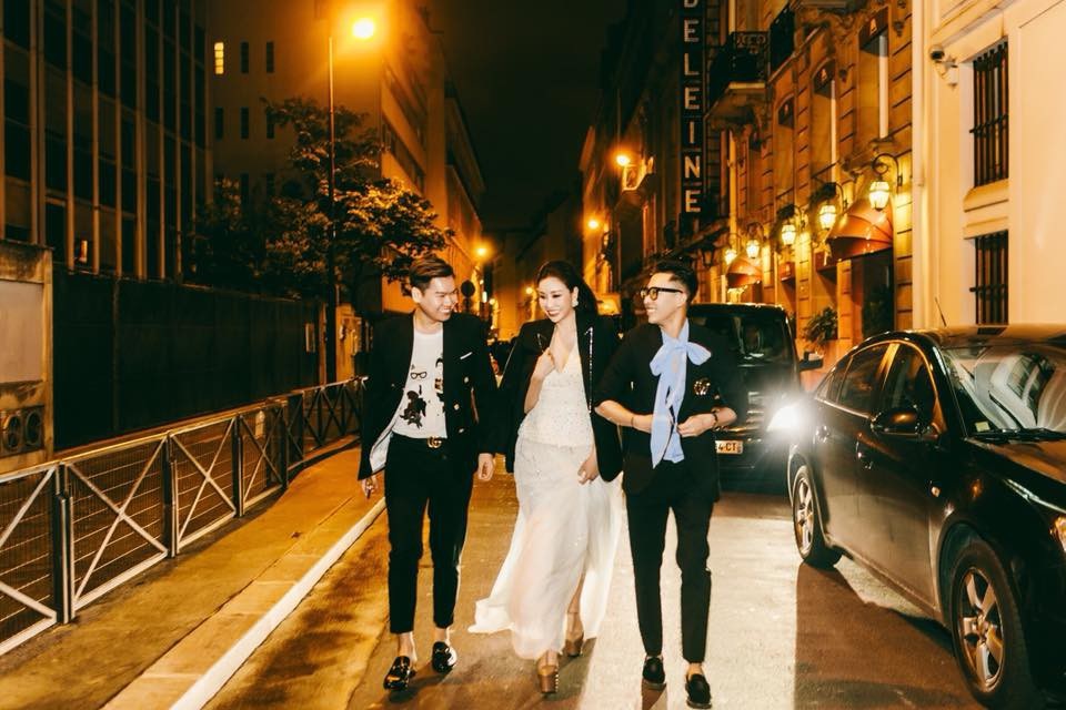 Đồng hành cùng Hoa hậu Lam Cúc luôn có sự hậu thuẫn từ hai người em thân thiết là Stylits Hoàng Ku và Hữu Phú.