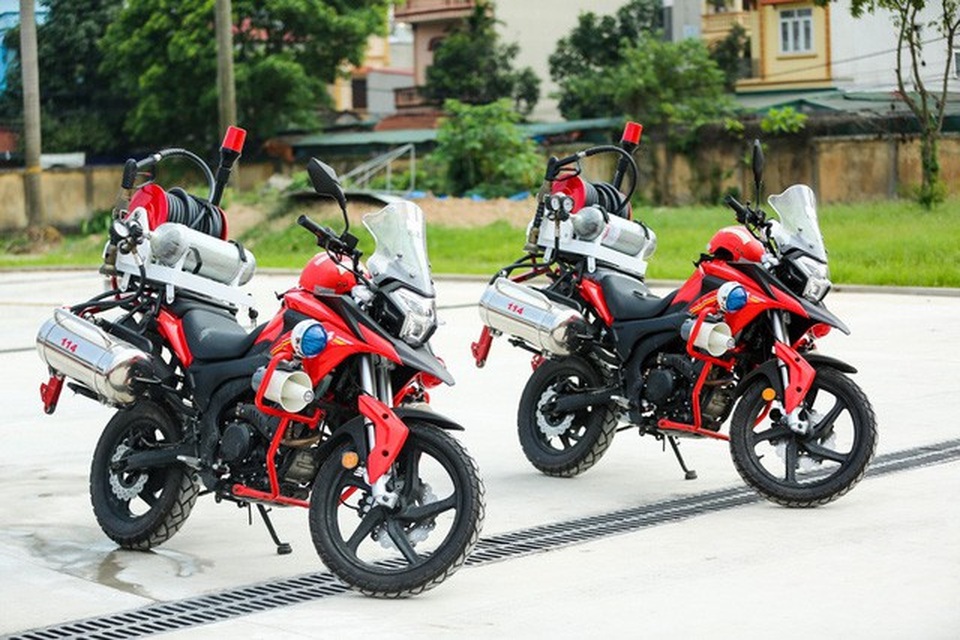 Môtô phân khối lớn cứu hỏa chuyên dụng mới có ở Việt Nam - 2
Dàn xe môtô này được nhập khẩu nguyên chiếc từ nước ngoài theo đơn đặt hàng riêng của Cục PCCC & CHCN.