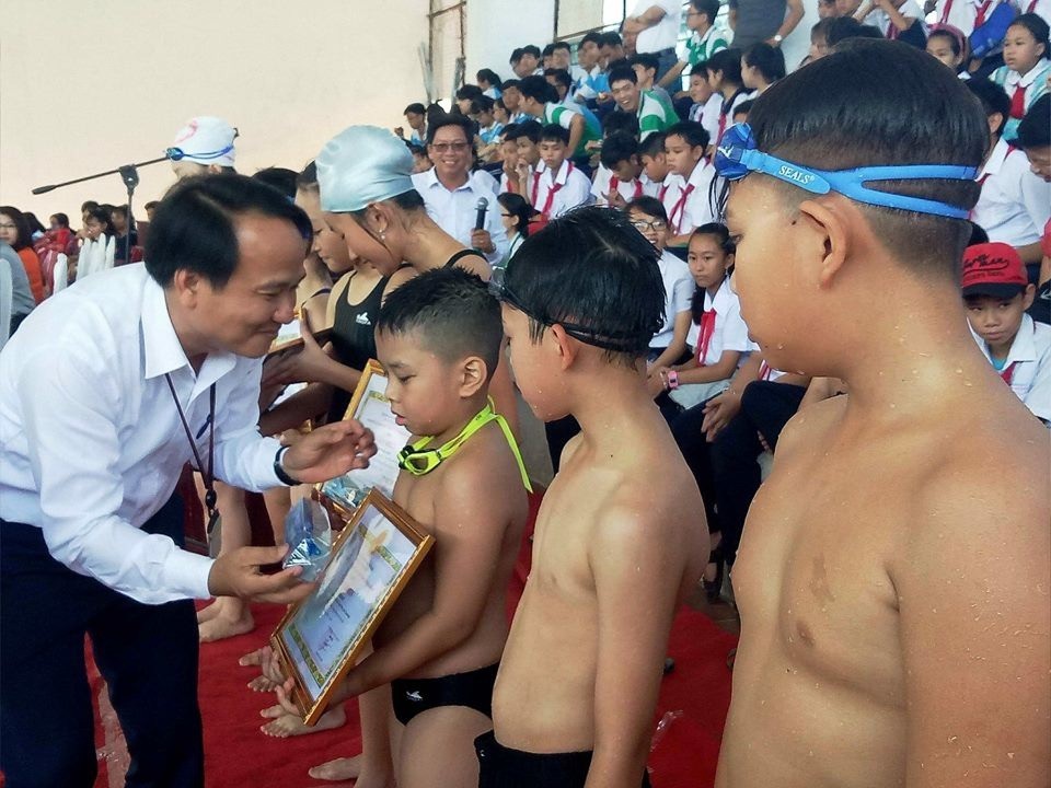 Kỳ nghỉ hè rộn ràng của học trò Đà Nẵng - 4 Hè 2018, ngành GD Đà Nẵng cho biết, sẽ có khoảng 28.000 học sinh tham gia Chương trình Bơi an toàn