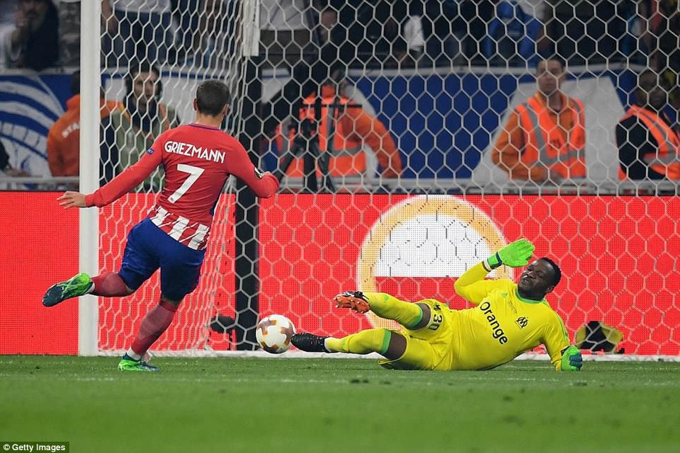 Những khoảnh khắc Griezmann đưa Atletico lên ngôi vô địch Europa League - 21
Thủ môn Mandanda bất lực trong việc ngăn cản Griezmann