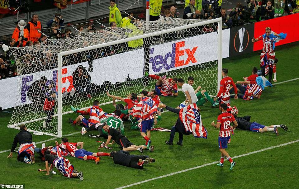 
Cầu thủ Atletico không giấu nổi cảm giác hạnh phúc trong ngày đăng quang tại Stade de Lyon
