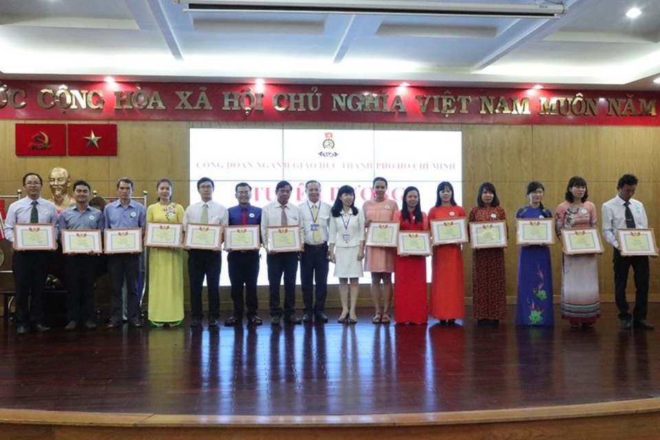 “Học theo tấm gương của Bác, làm việc tốt từ trái tim” - 2 Các gương giáo viên tiêu biểu trong lễ tuyên dương