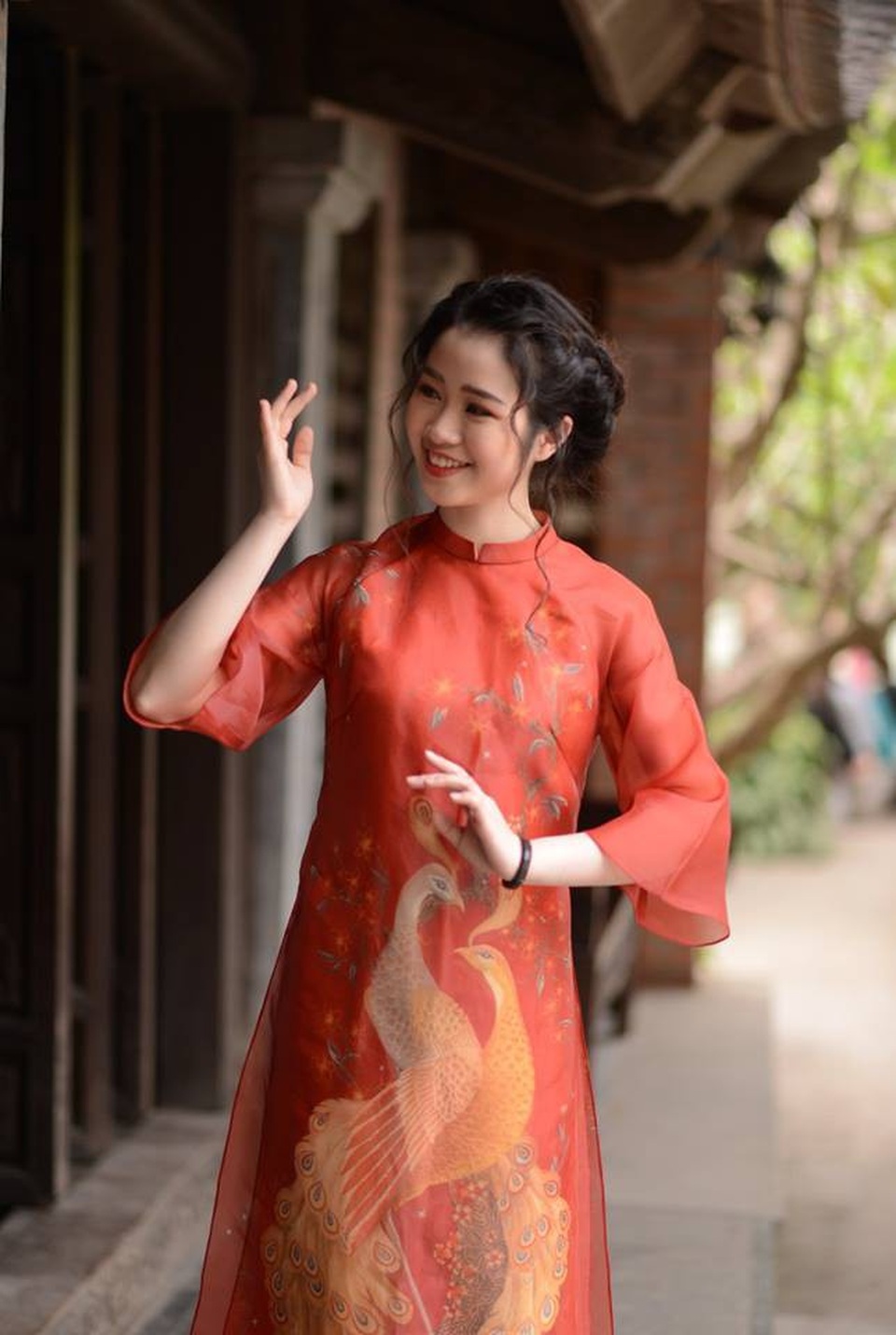 Nữ hoa khôi đa tài và duyên dáng của Học viện Ngoại giao - 2 Cô có sở thích: hát, nghe nhạc, chơi nhạc cụ, đọc sách, viết lách.