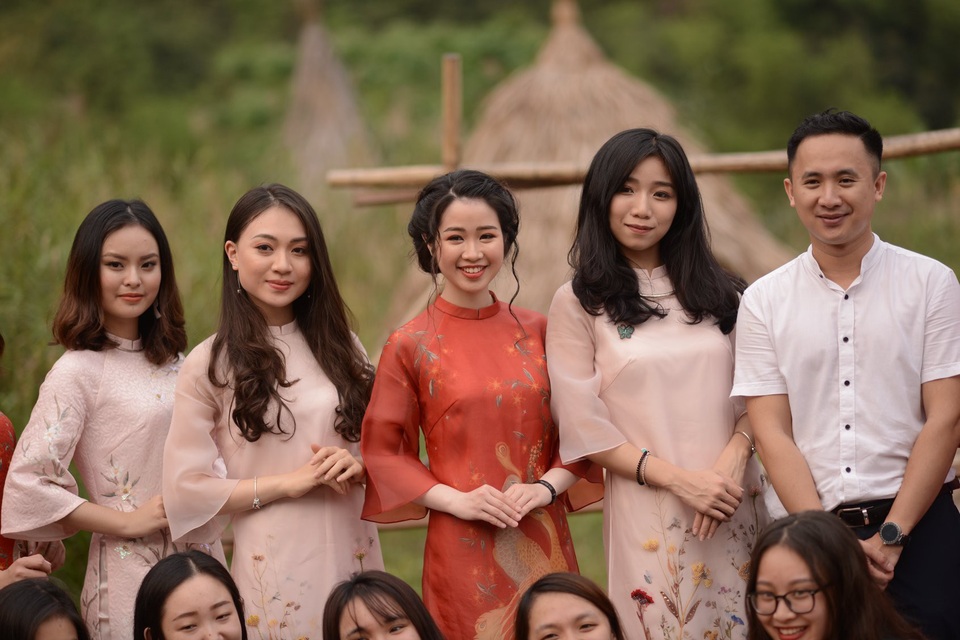 Nữ hoa khôi đa tài và duyên dáng của Học viện Ngoại giao - 7 Em có niềm yêu thích đặc biệt với âm nhạc nói riêng và các môn nghệ thuật khác nói chung. Nhưng để chọn lựa hướng đi sự nghiệp phù hợp với sở thích, tính cách và khả năng của mình, em vẫn muốn gắn bó với chuyên ngành truyền thông mà mình được đào tạo trong suốt 4 năm học tại HV Ngoại giao, cô chia sẻ về tương lai.