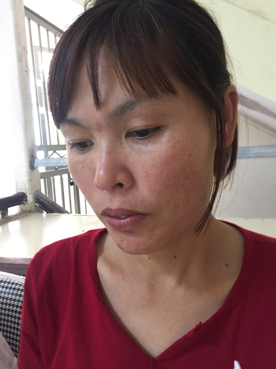 Thiếu 80 triệu đồng, mẹ đơn thân chấp nhận chết để con gái còn có bát cơm ăn - 4 Chị ước mình có được 1 người chồng để có thể dựa vào trong lúc này nhưng số chị hẩm hiu không có được.