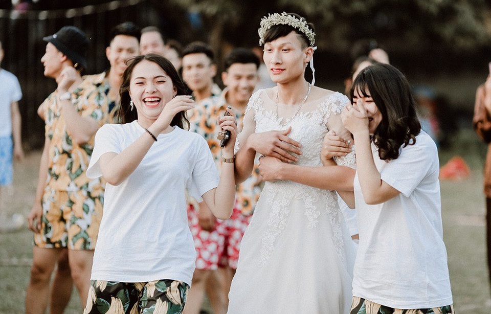 Học sinh Hưng Yên giả cô dâu chú rể trong ảnh kỷ yếu - 5 Học sinh Hưng Yên giả cô dâu chú rể trong ảnh kỷ yếu - 5