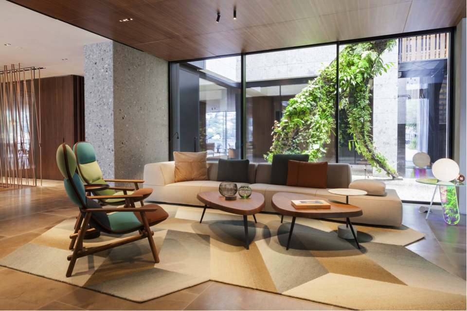 Mandarin Oriental Saigon sẽ do “Nhà thiết kế của thập kỷ” Patricia Urquiola thiết kế - 5
Sảnh đón khách của khách sạn Il Sereno (Milan, Ý) ngập tràn ánh sáng với điểm nhấn là bộ bend-Sofa thiết kế bởi Patricia Urquiola.